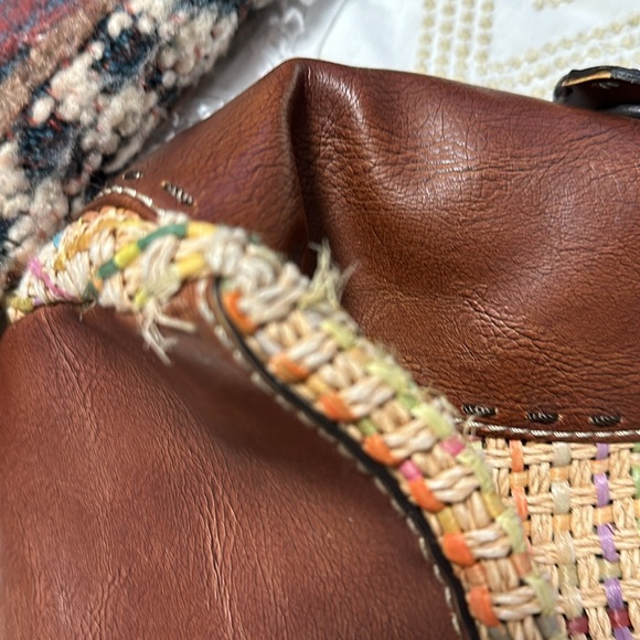 Beautiful fossil bag with faux leather details and woven - Picture 5 of 6